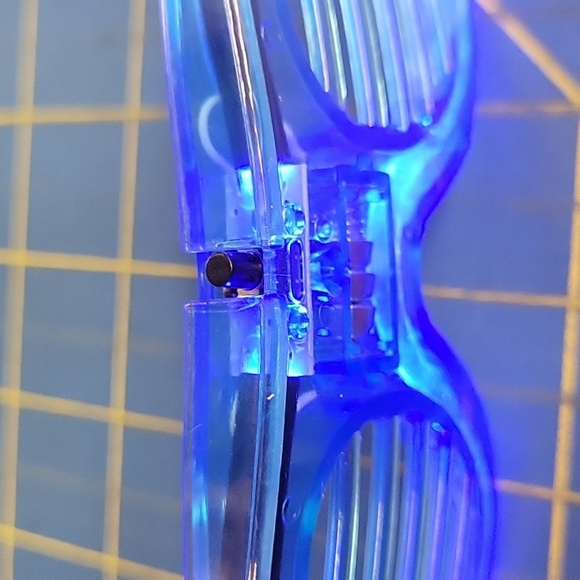 Blue Shutter Light Up 3 Different Speeds Shades Glasses - Picture 4 of 8